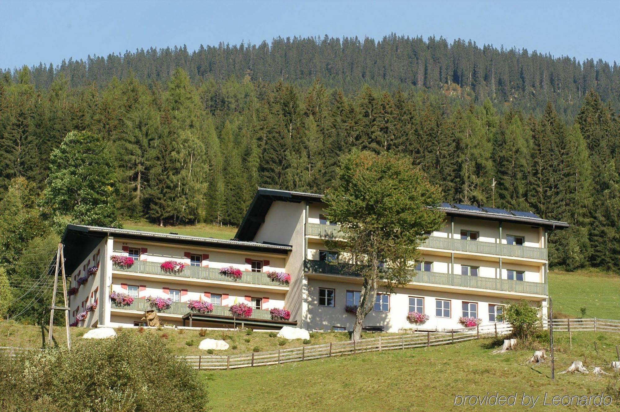 Jufa St. Martin Hotel Санкт Мартин ам Тененгебирге Екстериор снимка