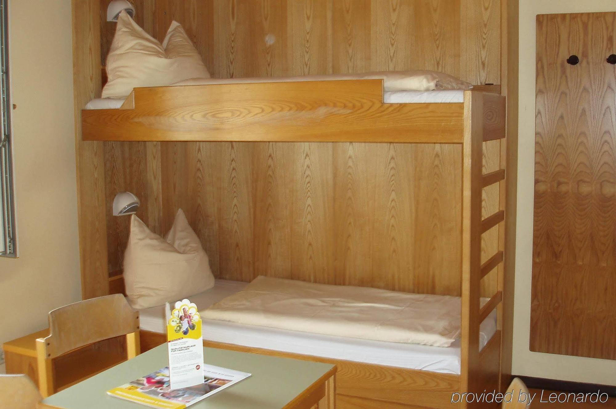 Jufa St. Martin Hotel Санкт Мартин ам Тененгебирге Стая снимка