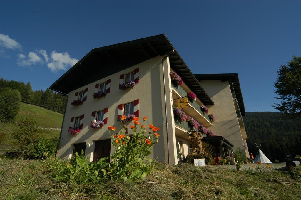 Jufa St. Martin Hotel Санкт Мартин ам Тененгебирге Екстериор снимка